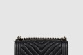 [CHANEL-샤넬]쉐브론 보이백 캐비어 미듐 A67086