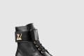 [LOUIS VUITTON-루이비통]원더랜드 플랫 레인저 부츠 1A1IY6
