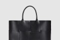 [BOTTEGA-보테가베네타]아르코 토트백 라지 608608