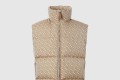 [BURBERRY-버버리]모노그램 프린트 패딩 조끼 80585431