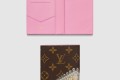 [LOUIS VUITTON-루이비통]여권 케이스 M81635