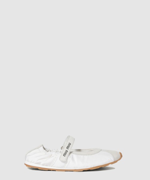 [MIUMIU-미우미우]플룸 테크니컬 패브릭과 스웨이드 발레리나 5F370E