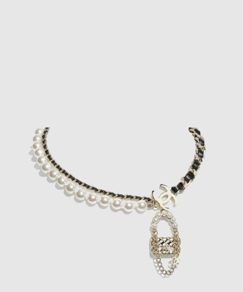 [CHANEL-샤넬]새끼 양가죽 진주 귀걸이 AB6125