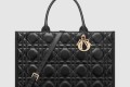 [DIOR-디올]레이디디올 라지 북 토트백 M1323