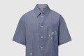 [LOUIS VUITTON-루이비통]엠브로이더드 샴브레이 쇼트 슬리브드 셔츠 1AHVVX