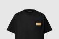 [LOUIS VUITTON-루이비통]시그니처 플라크 티셔츠 1AHX77