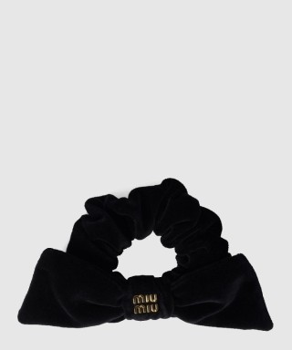 [MIUMIU-미우미우]메탈 로고 벨벳 스크런치 5IF181